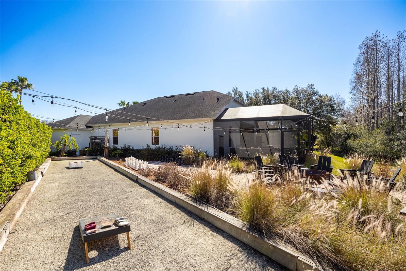 19817 GLAZING GLOBE LN