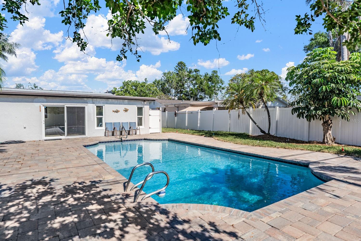 6300 BAYOU GRANDE BLVD NE