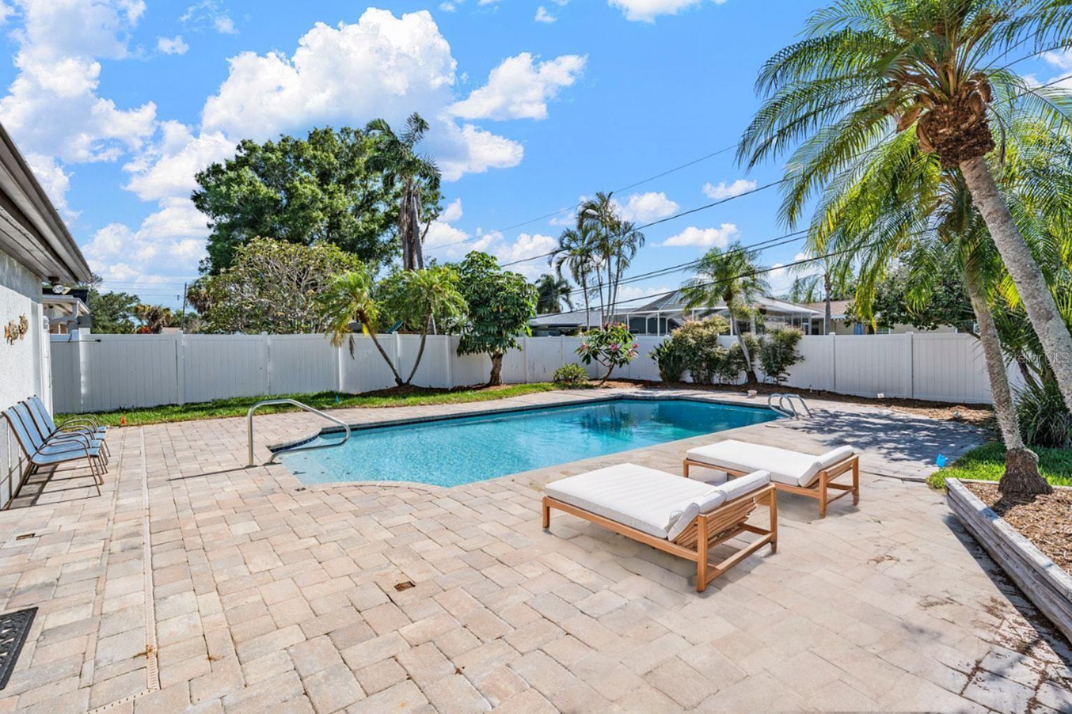 6300 BAYOU GRANDE BLVD NE