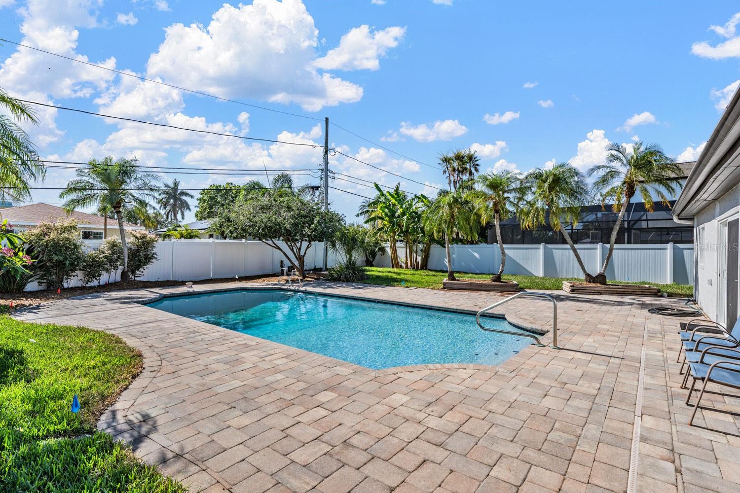 6300 BAYOU GRANDE BLVD NE