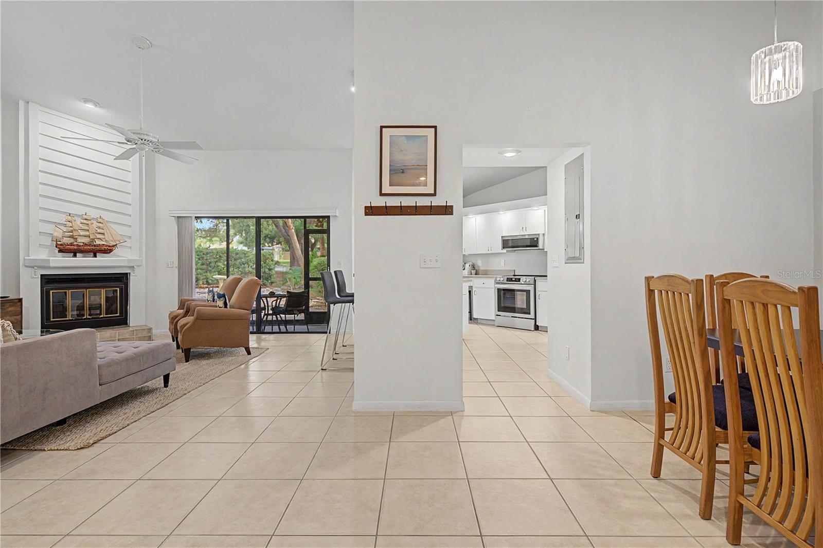 207 LIGHTHOUSE CT