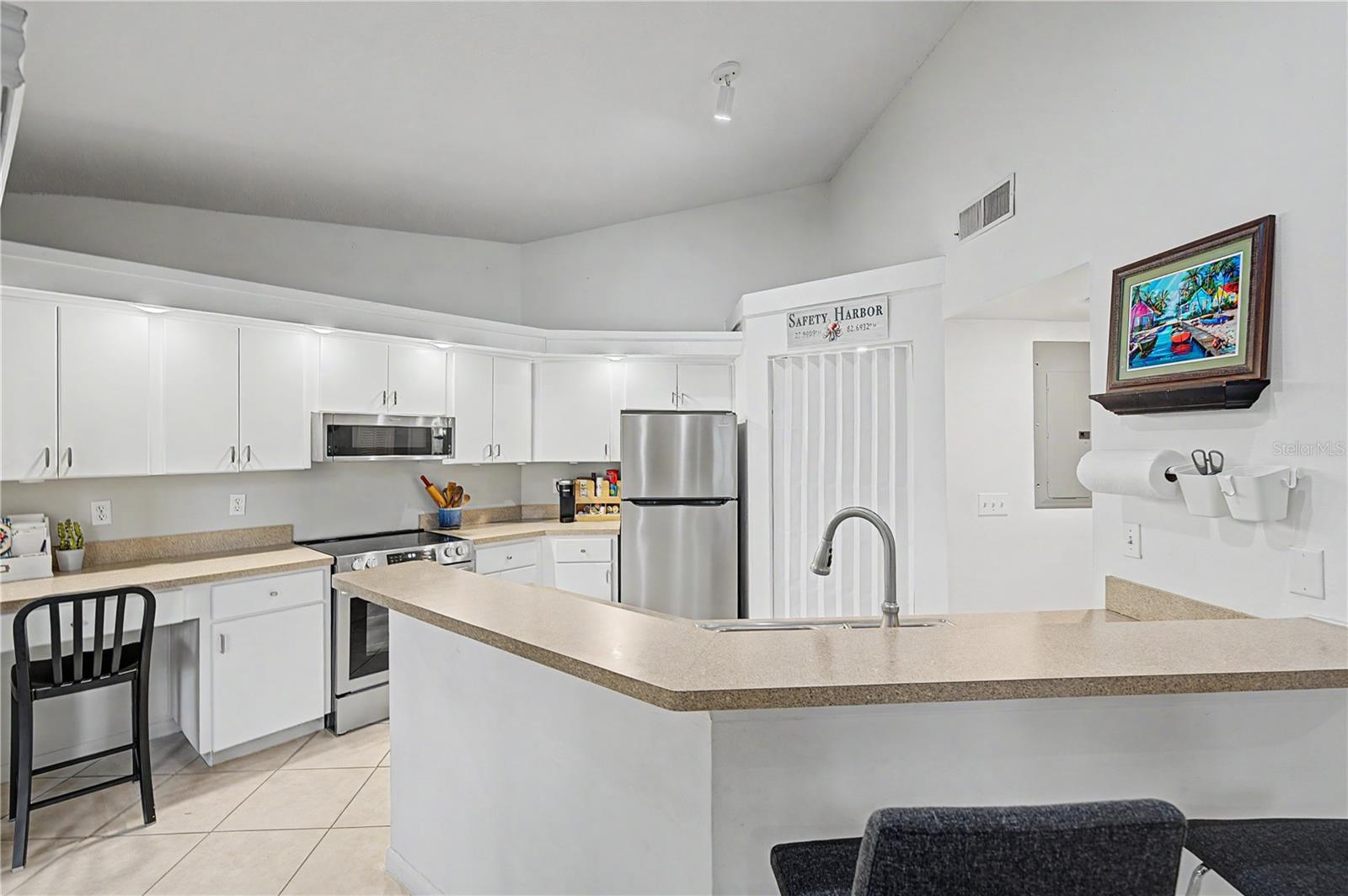 207 LIGHTHOUSE CT