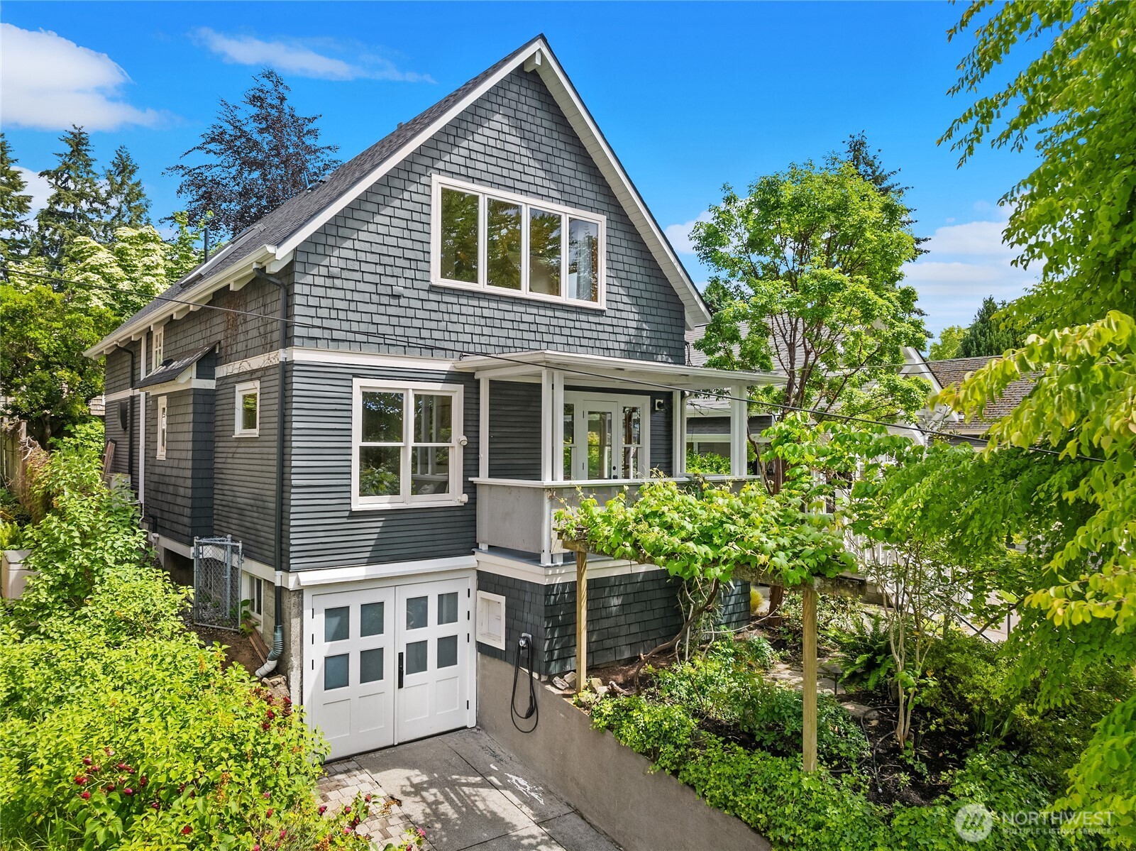 6054 29th Avenue NE