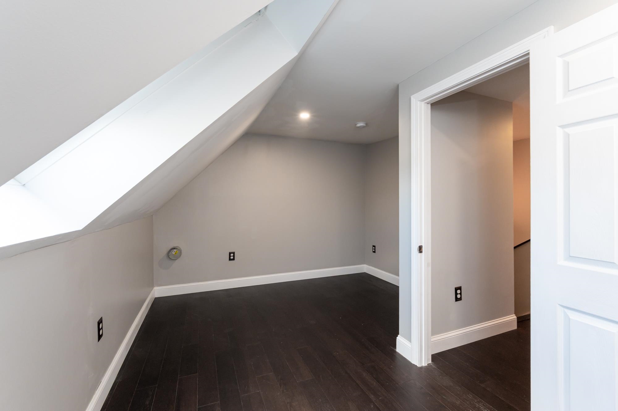 12 Clinton Court Unit: 12