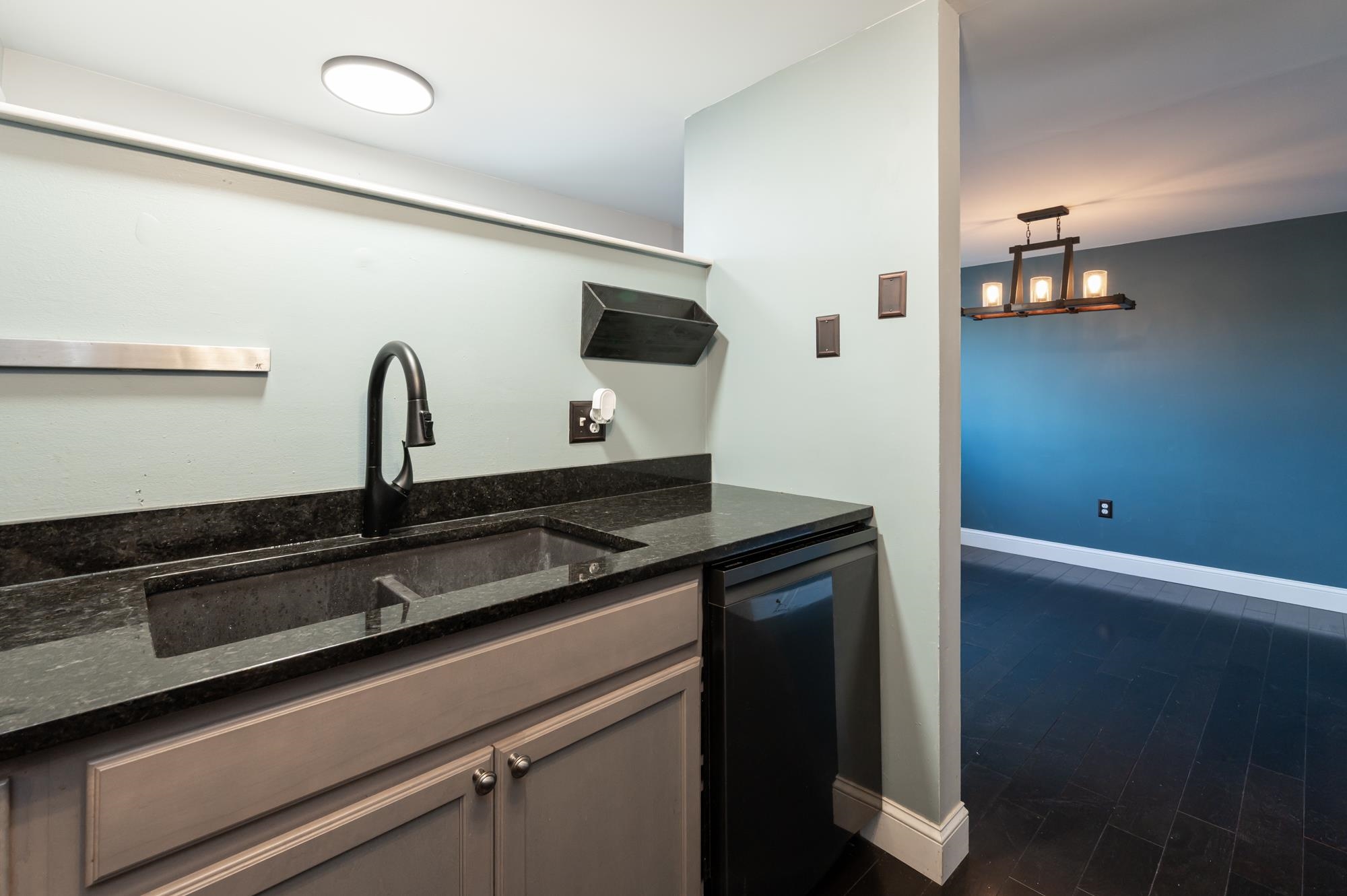 12 Clinton Court Unit: 12