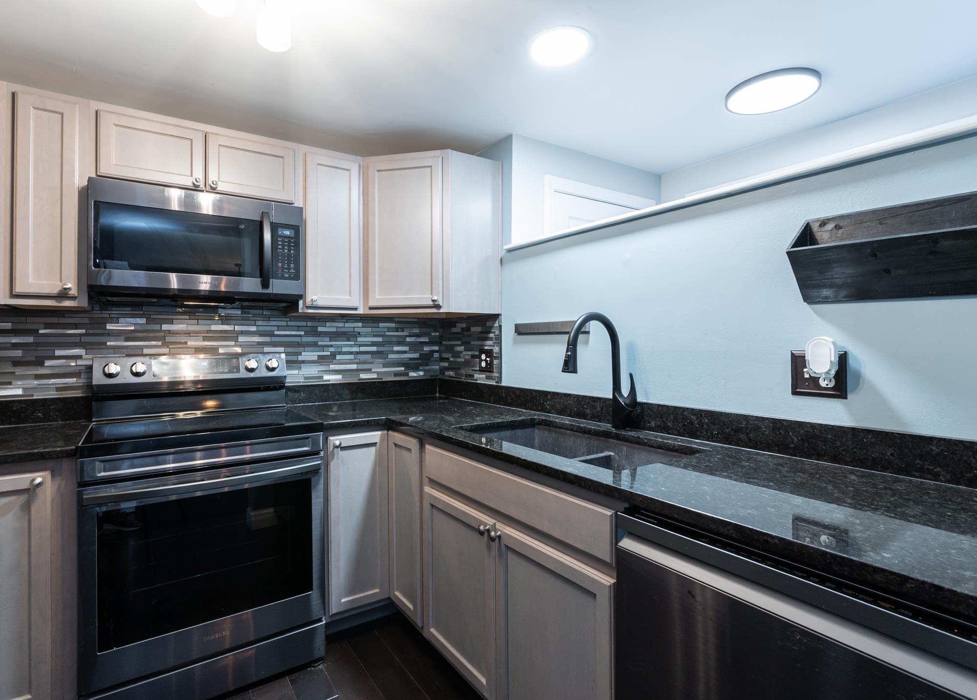 12 Clinton Court Unit: 12