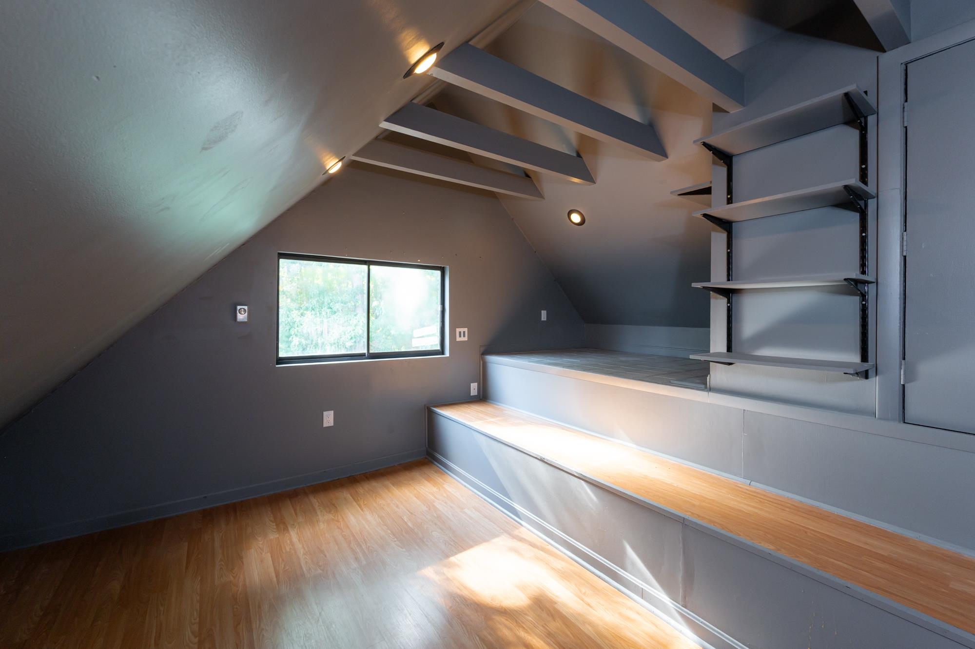 12 Clinton Court Unit: 12