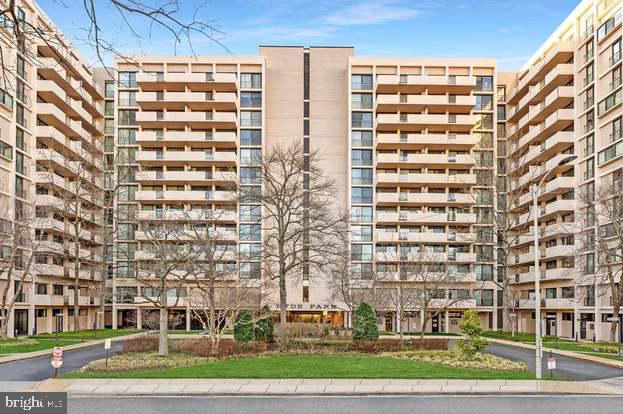 4141 N Henderson Rd #209