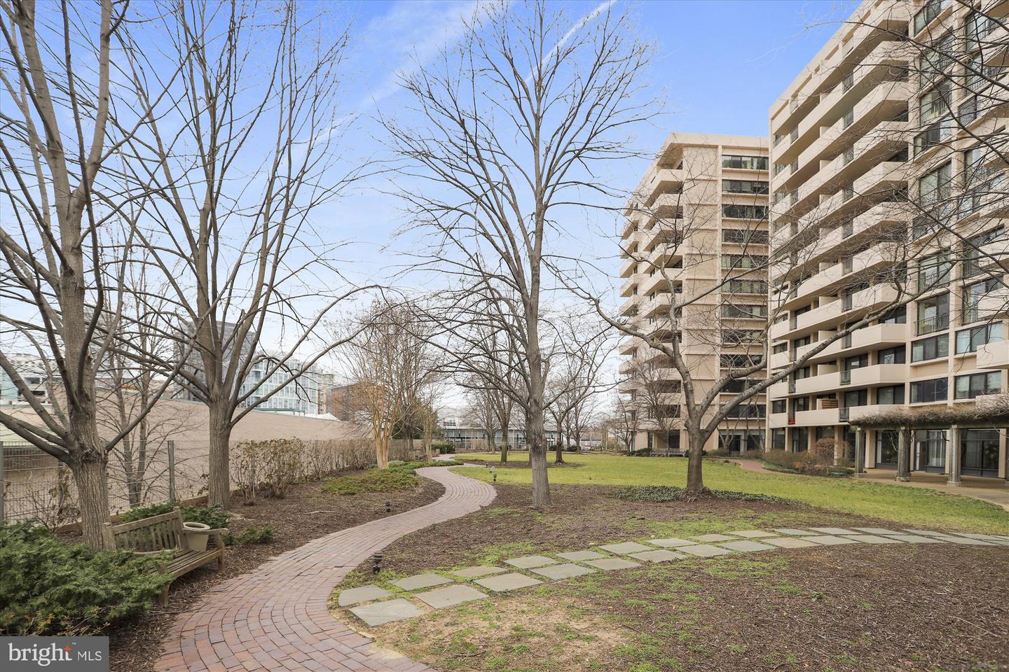 4141 N Henderson Rd #209