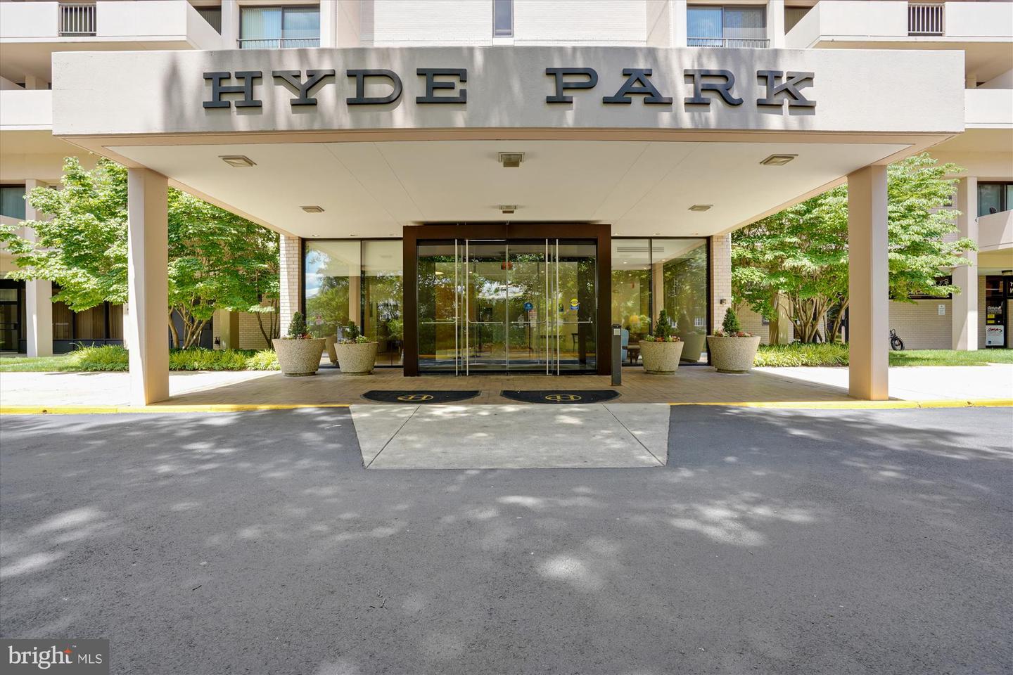 4141 N Henderson Rd #209