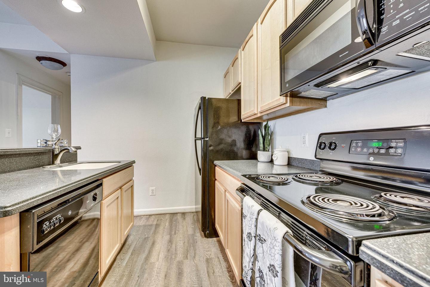 3914 PENDERVIEW DR #523