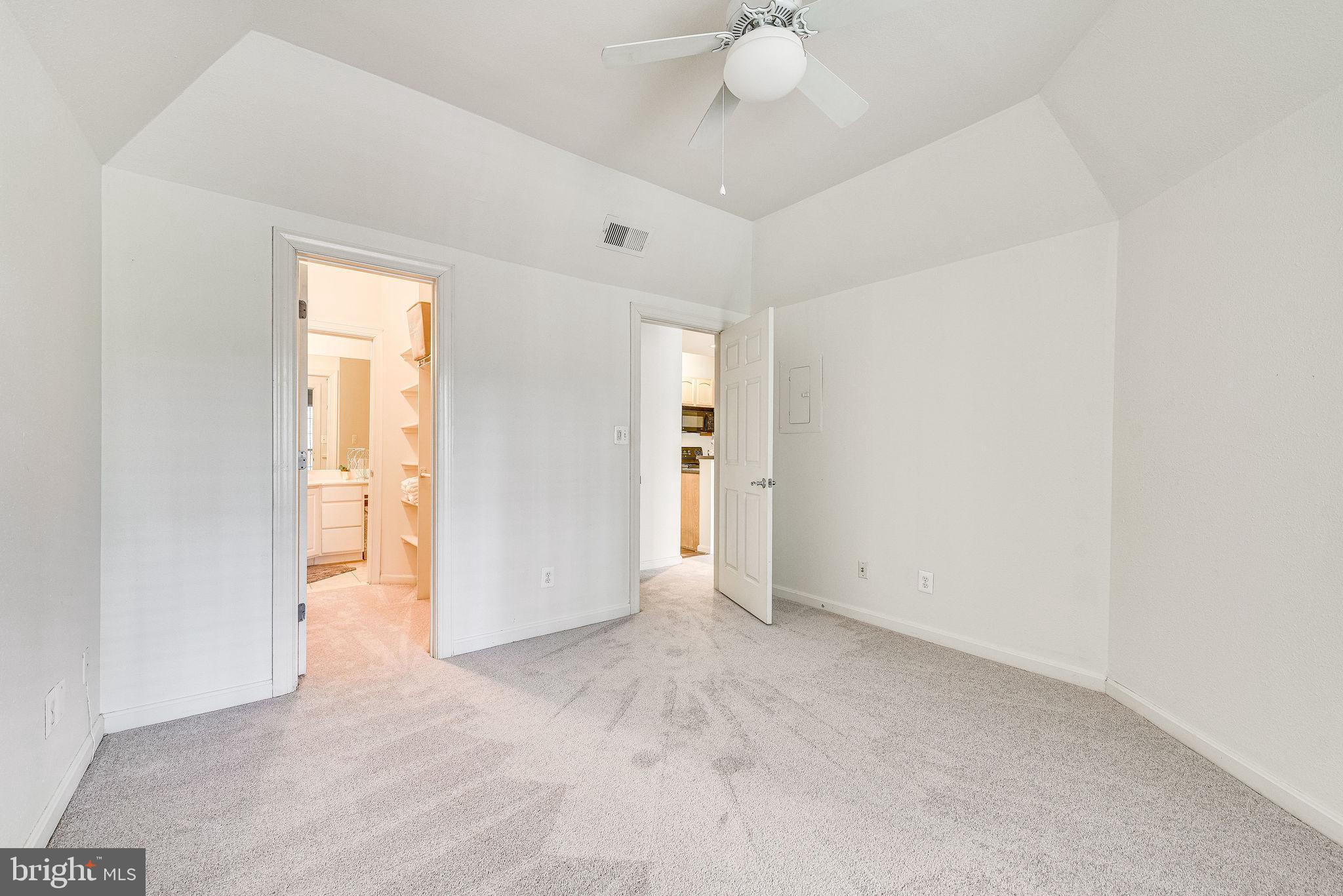 3914 PENDERVIEW DR #523