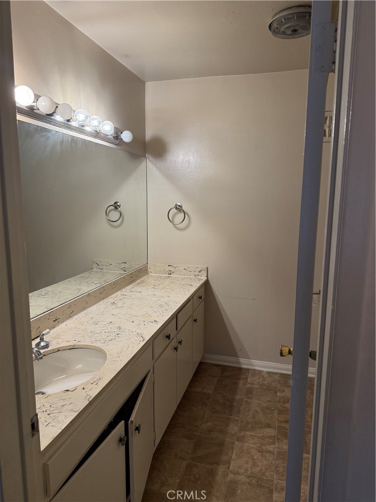 5339 Newcastle Avenue Unit: 103