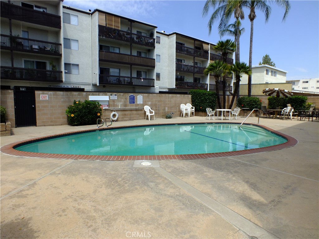 5339 Newcastle Avenue Unit: 103