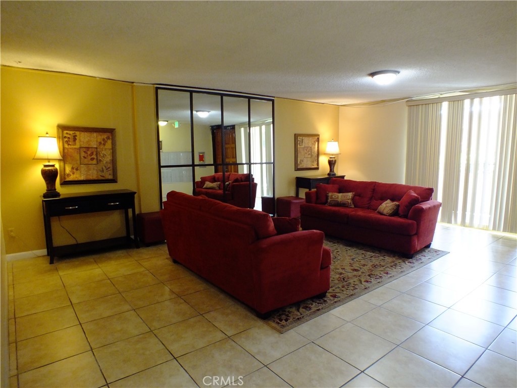 5339 Newcastle Avenue Unit: 103
