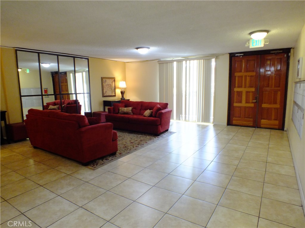 5339 Newcastle Avenue Unit: 103