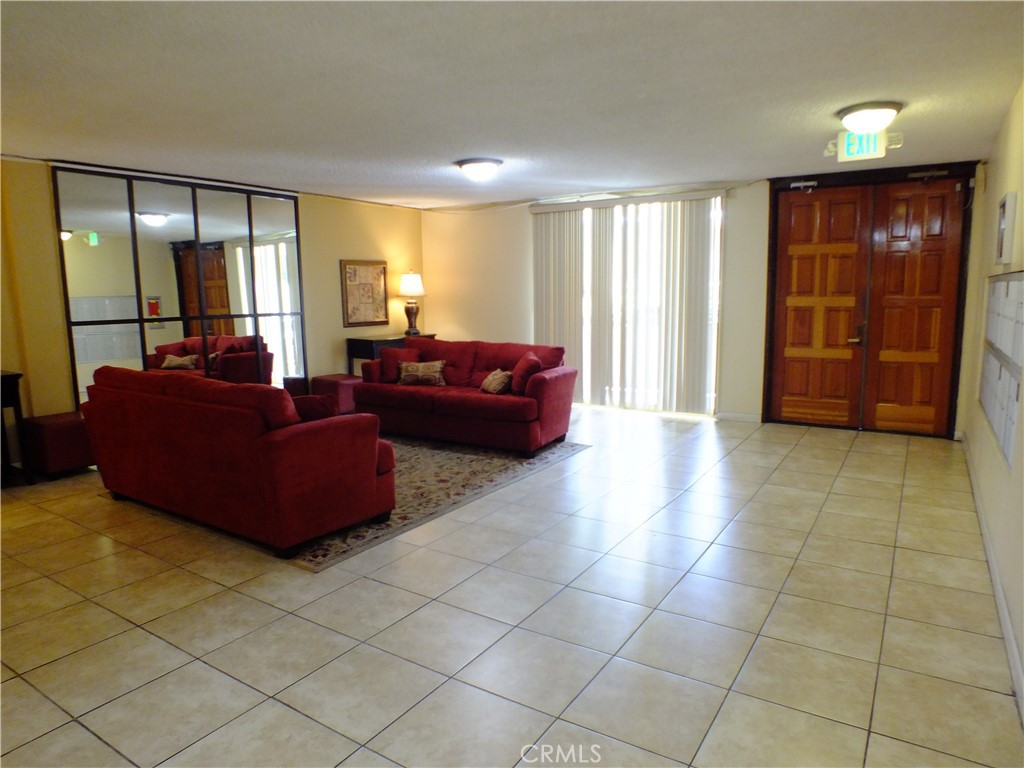 5339 Newcastle Avenue Unit: 103