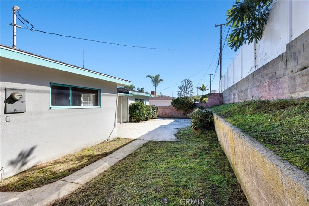 1327 S Gertruda Avenue