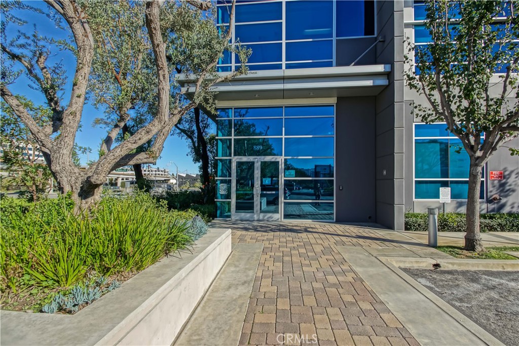 887 N Douglas Street 1