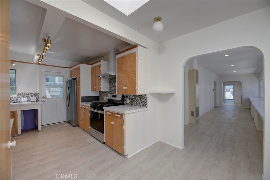 931 Manhattan Avenue