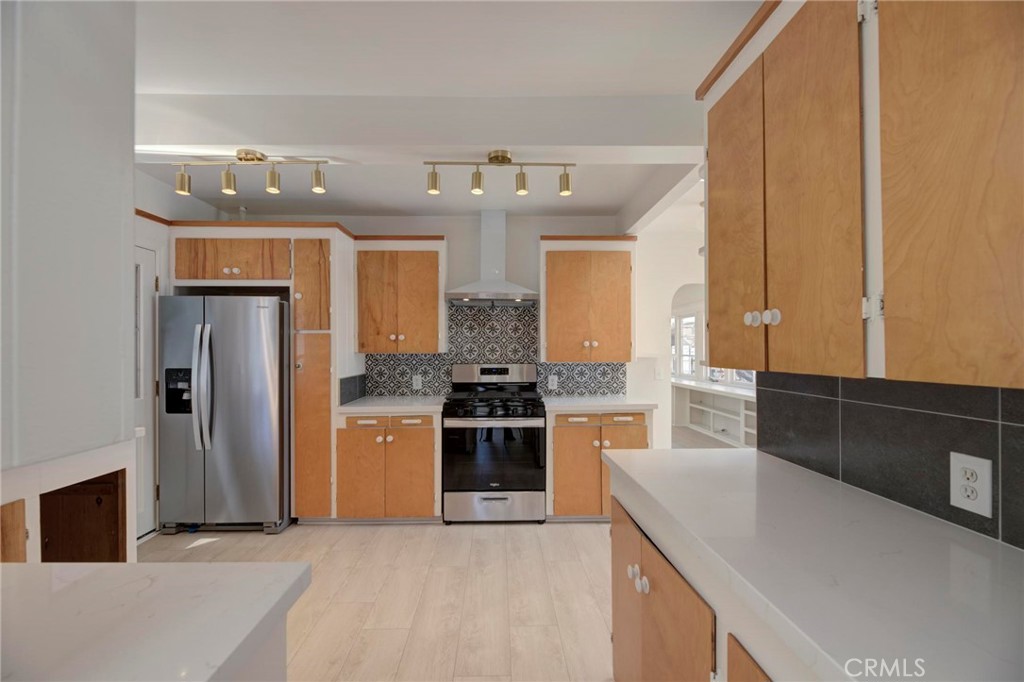 931 Manhattan Avenue