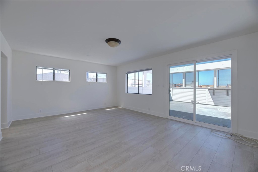 931 Manhattan Avenue