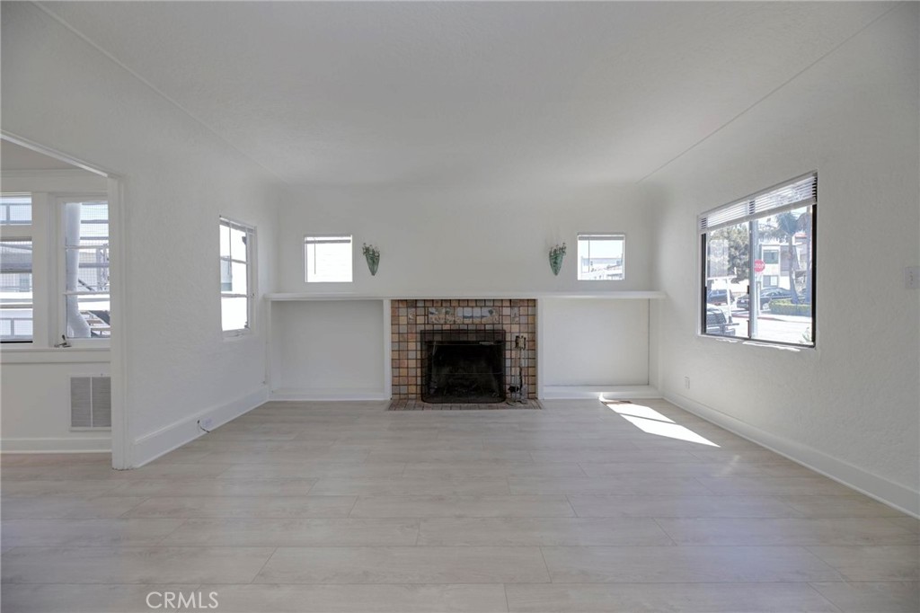 931 Manhattan Avenue