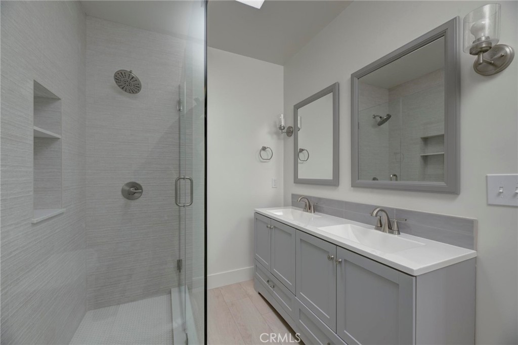 931 Manhattan Avenue