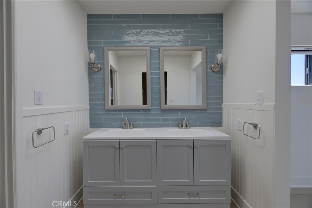 931 Manhattan Avenue