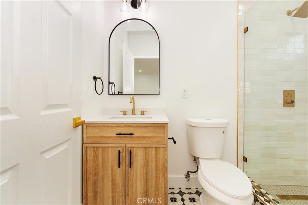 3511 S Norton Avenue