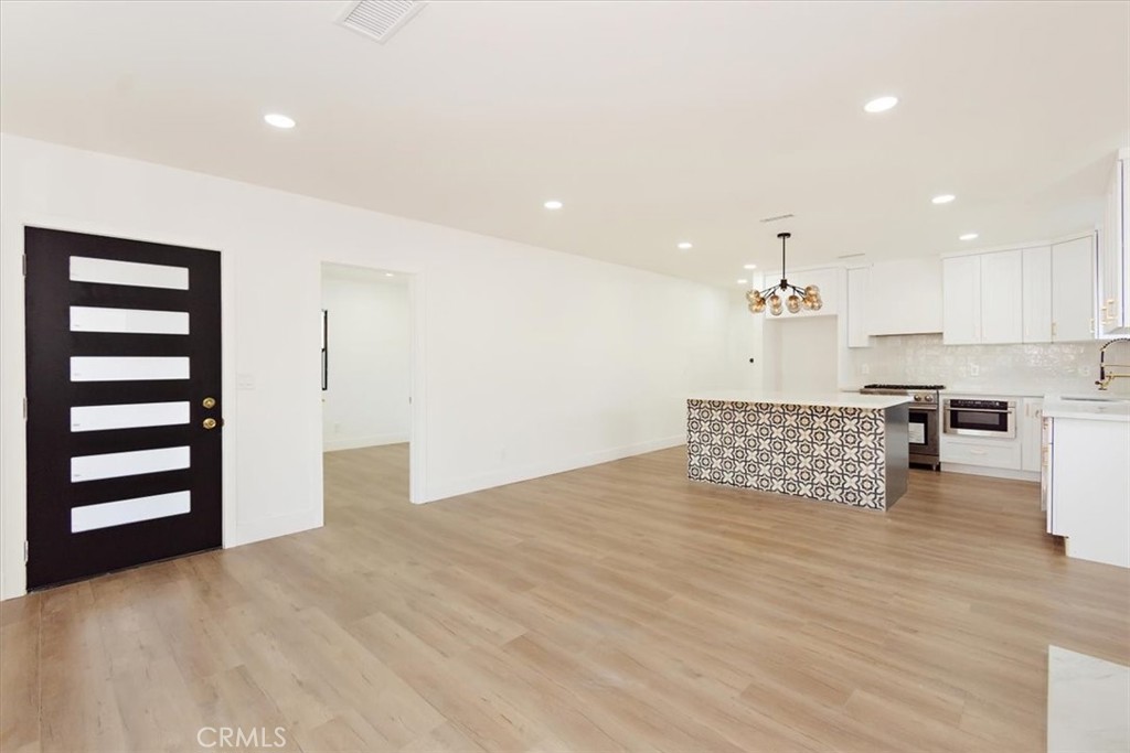 3511 S Norton Avenue