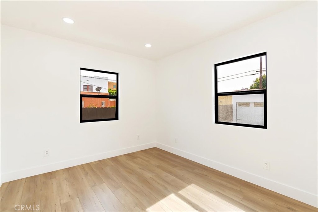 3511 S Norton Avenue