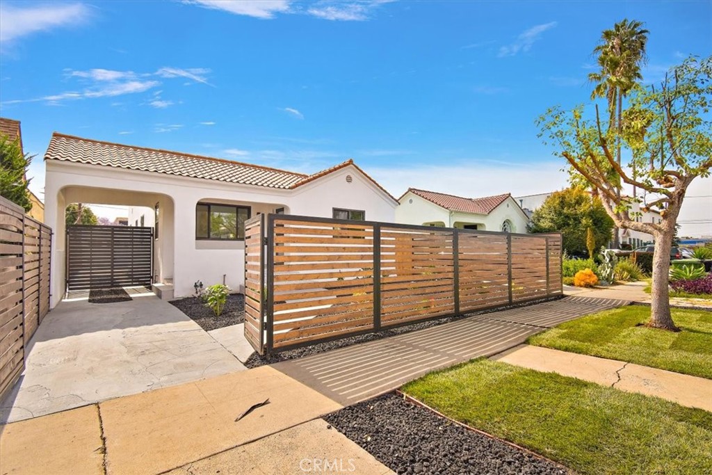 3511 S Norton Avenue