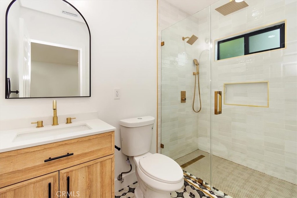 3511 S Norton Avenue