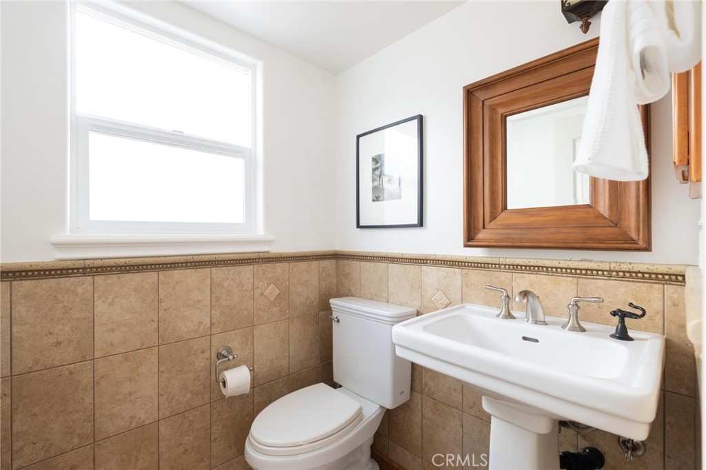 1103 S Catalina Avenue B