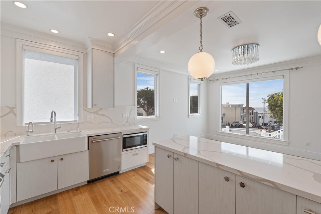 1200 Manhattan Avenue