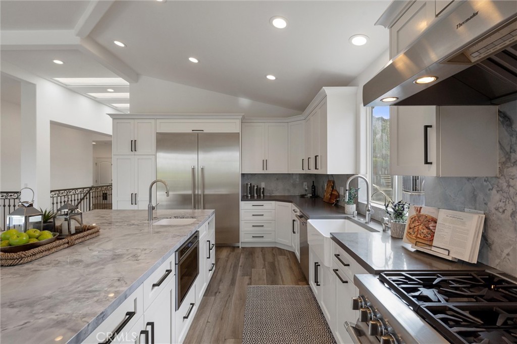 136 Via Los Miradores