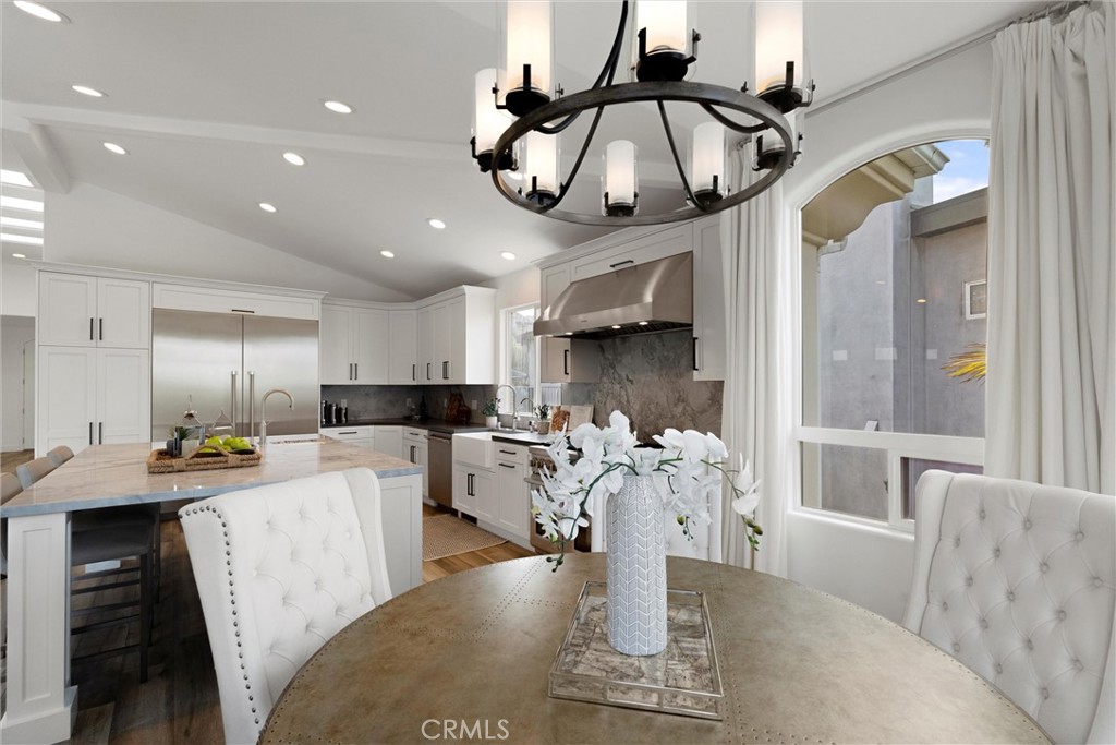 136 Via Los Miradores