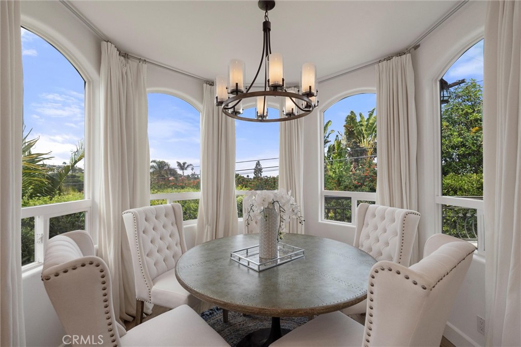 136 Via Los Miradores