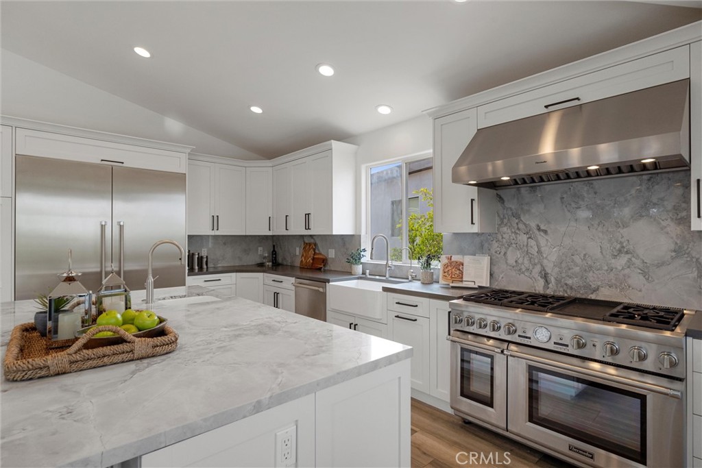 136 Via Los Miradores