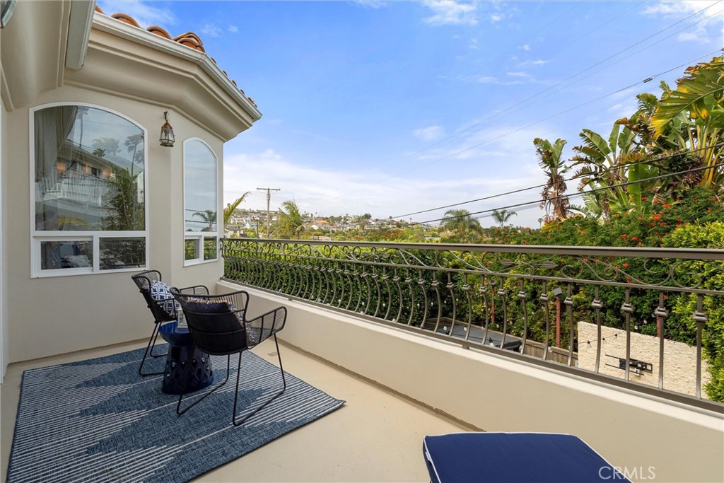 136 Via Los Miradores