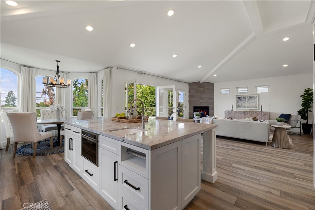 136 Via Los Miradores