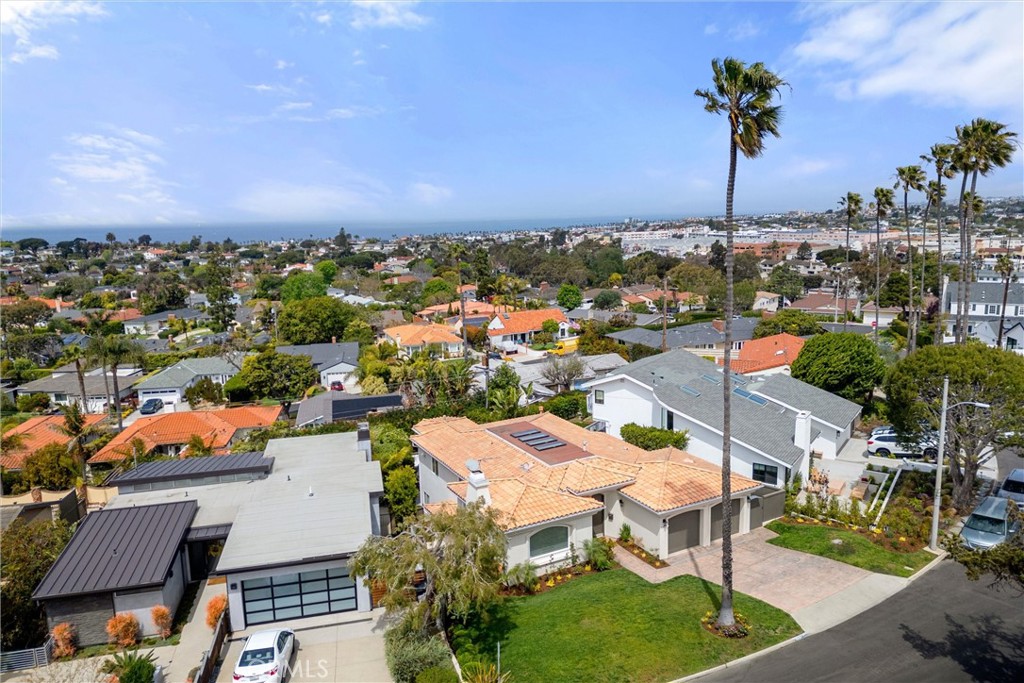 136 Via Los Miradores