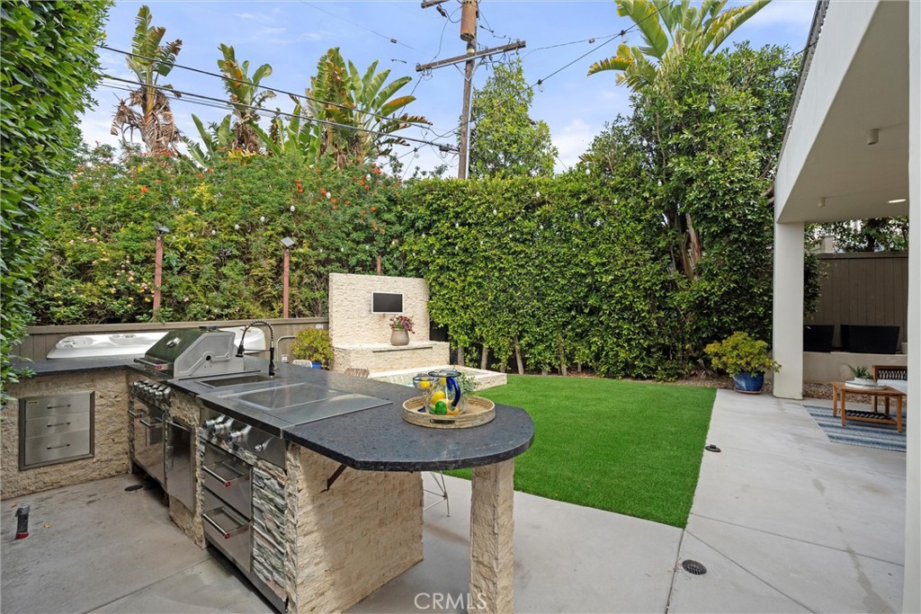 136 Via Los Miradores