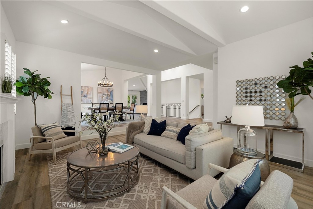 136 Via Los Miradores