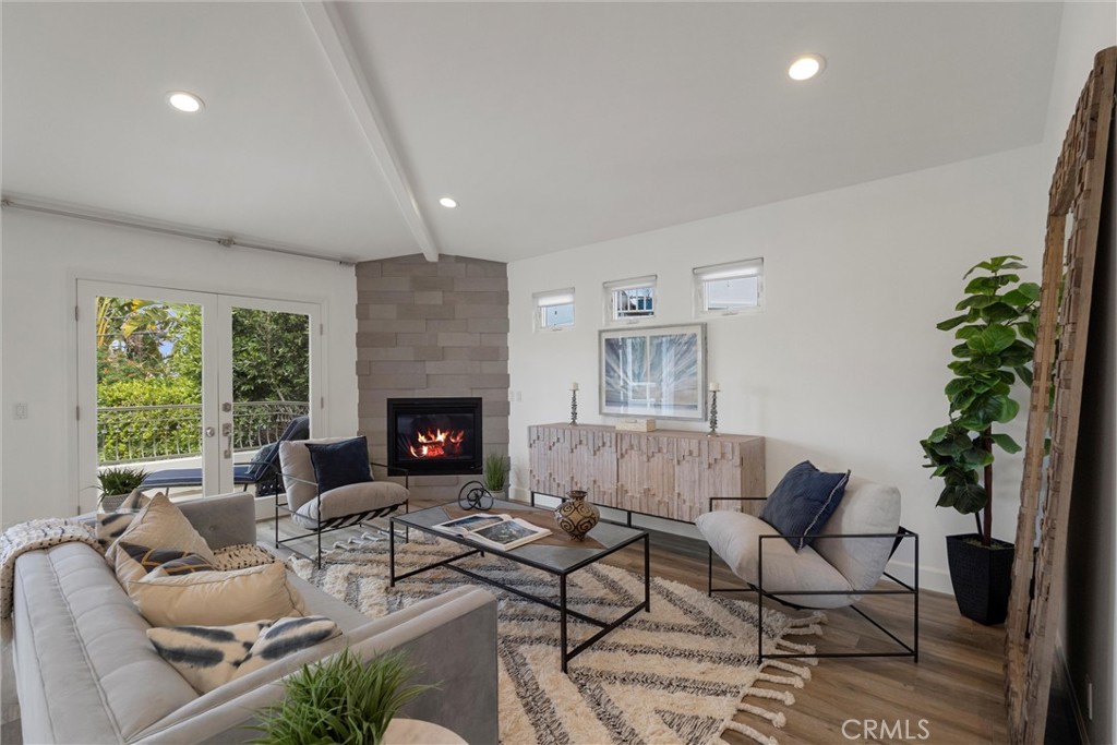 136 Via Los Miradores