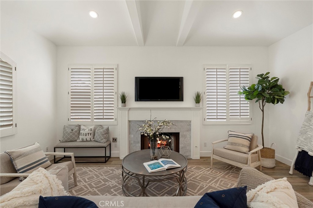 136 Via Los Miradores