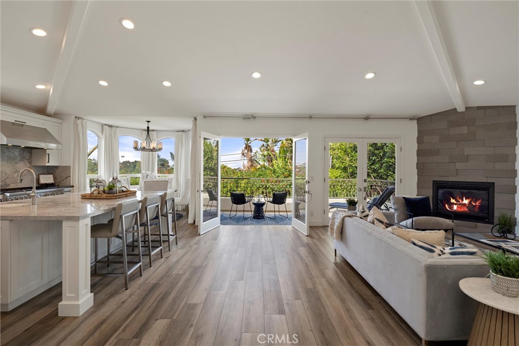 136 Via Los Miradores