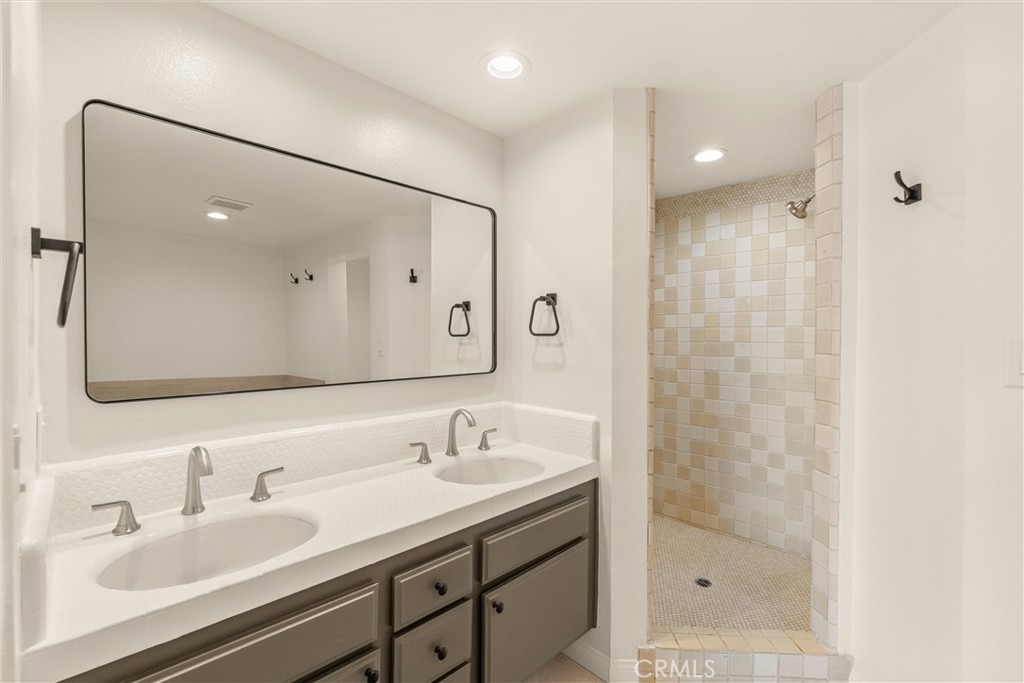 25 Ocean Crest Court