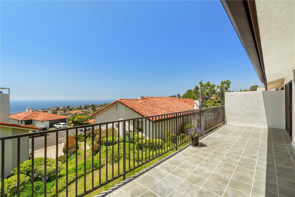 25 Ocean Crest Court